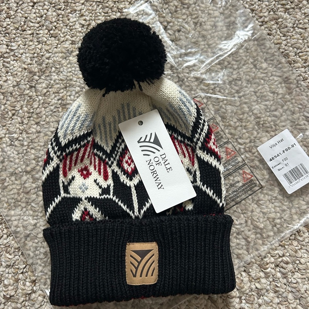 Dale of Norway Black and Cream Nordic Beanie